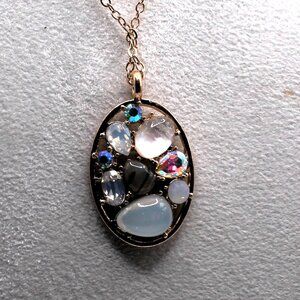 Avon Mother of Pearl Cluster Stone Necklace NIB